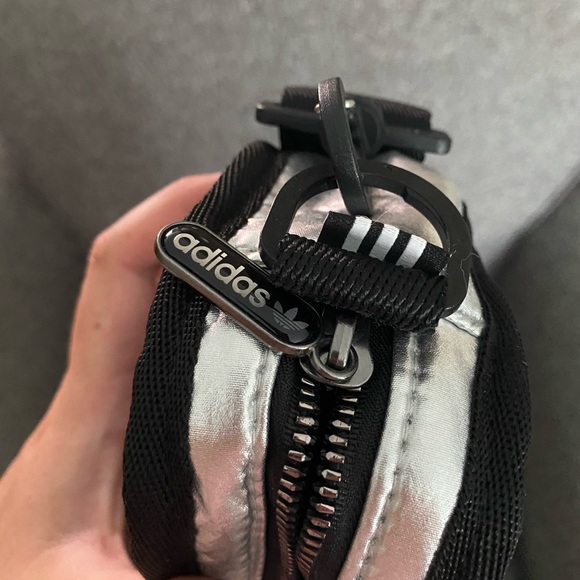 Adidas Crossbody/ Fanty Pack - Picture 3 of 5